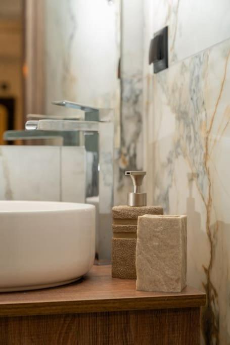 Dema Luxury Suites - Perikleous E6 Athén Kültér fotó